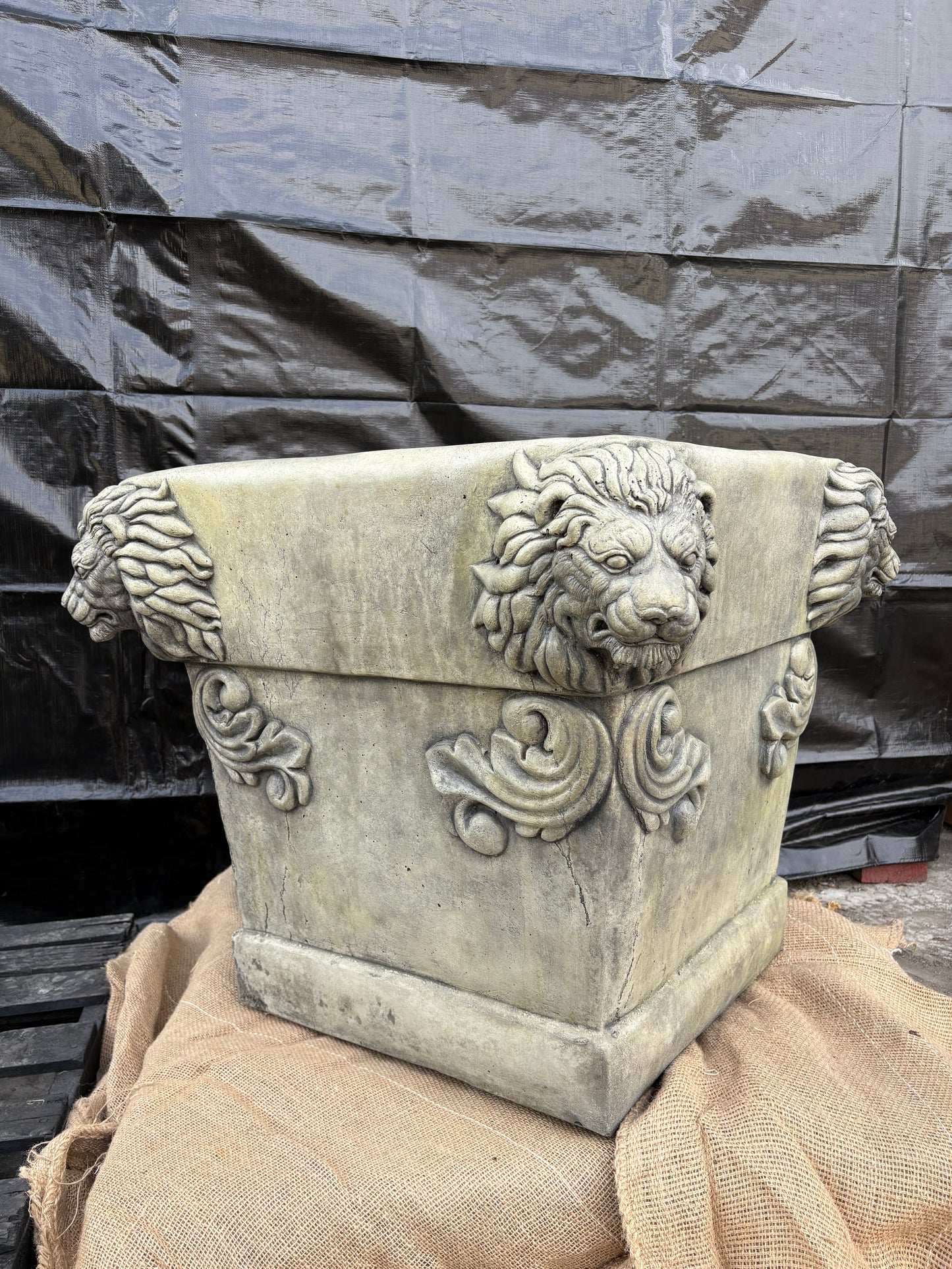 Large Lion Planter