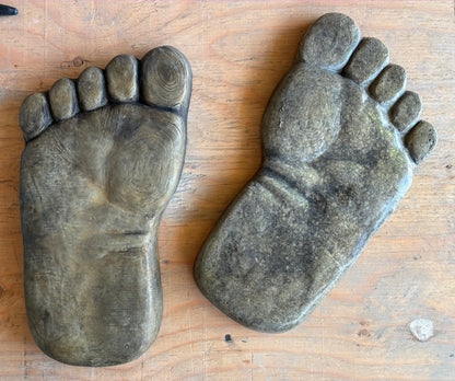 Foot Prints (2 pieces)